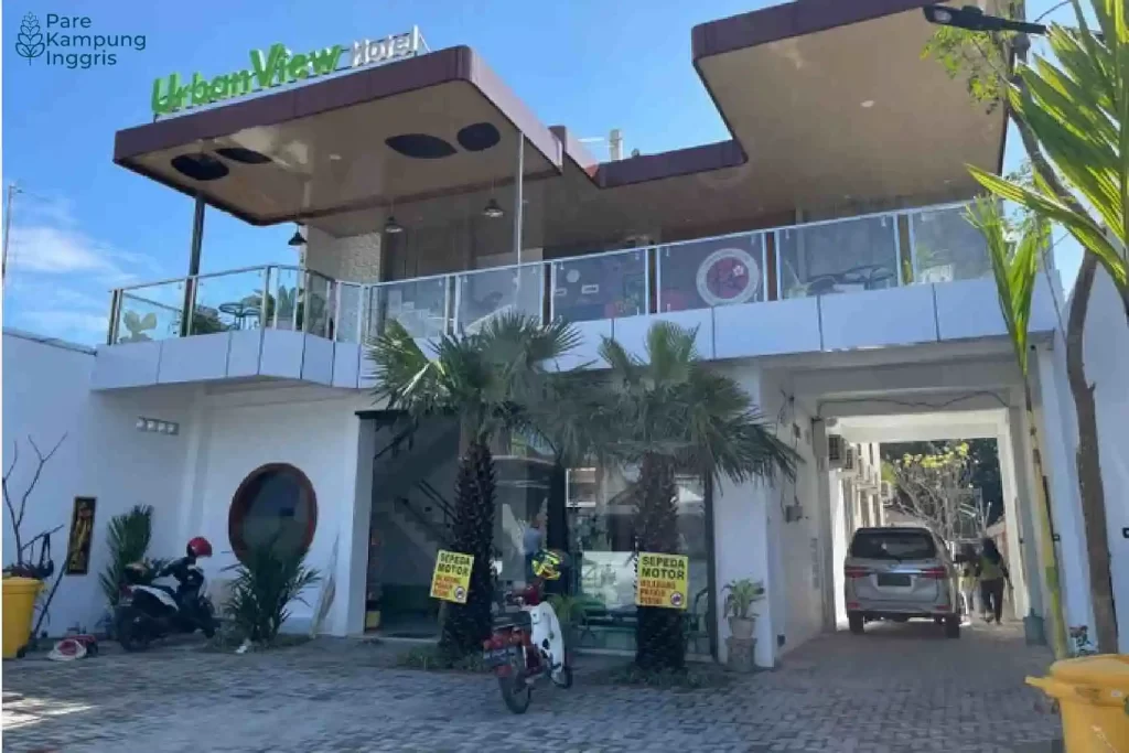 Hotel di kampung inggris